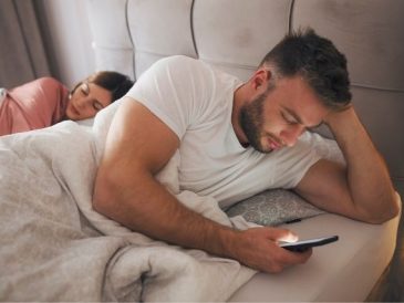 Signs He Is Lying to You